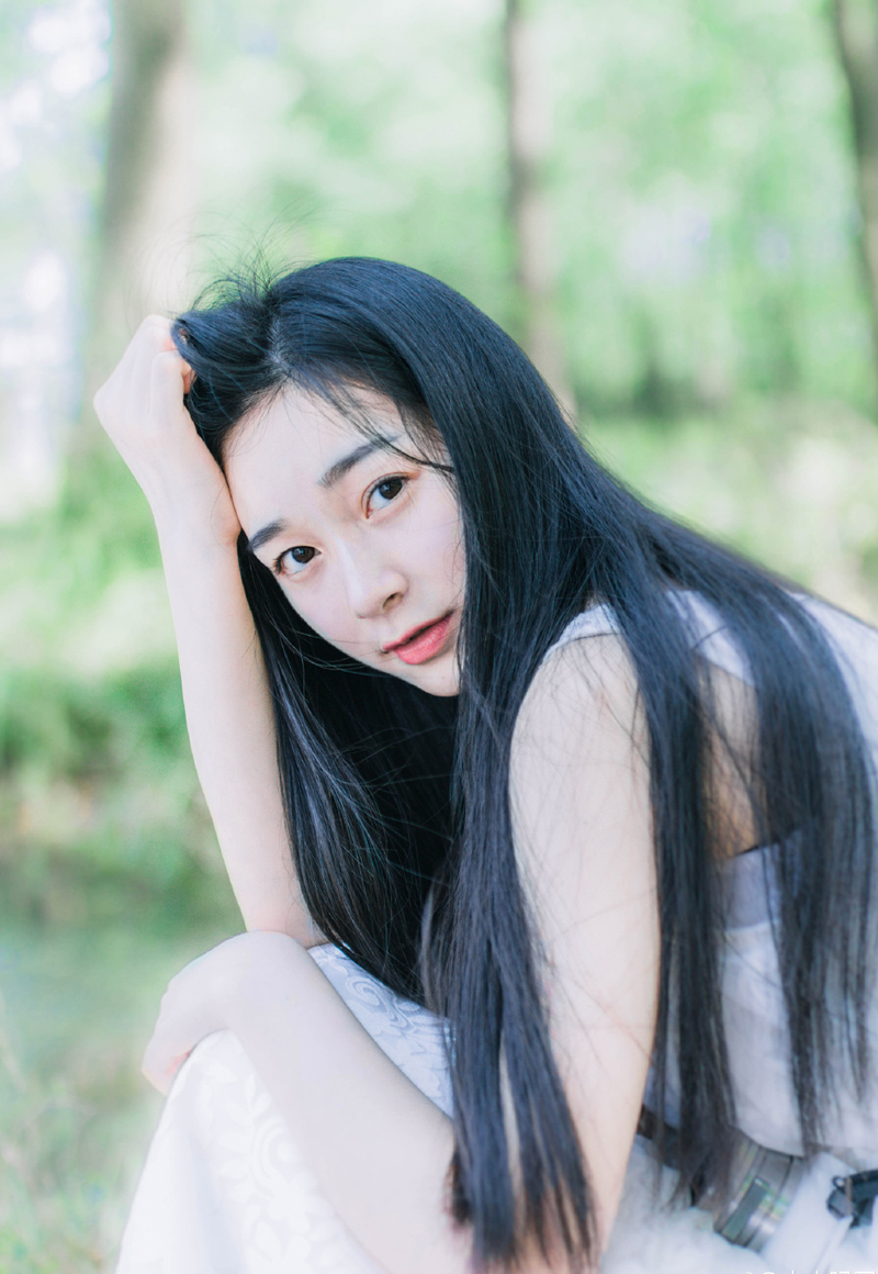 我喊他，没人应。只我一人，站在荒郊野地里。